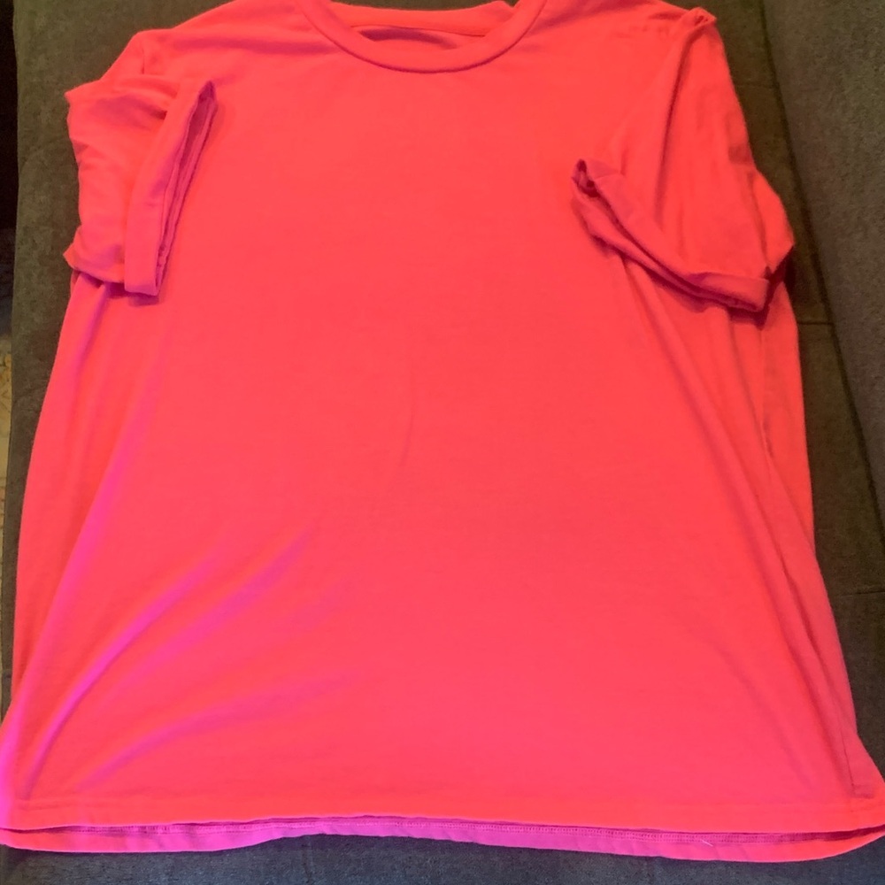 Women's Bright Pink Short Sleeve Tee